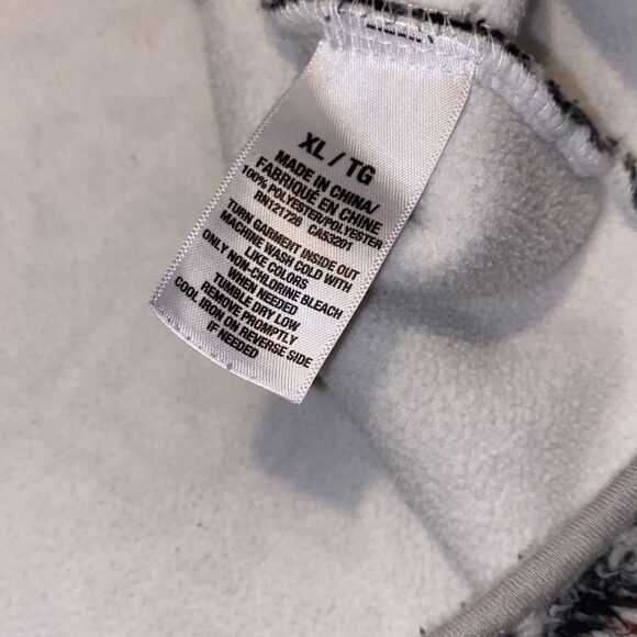 Prince & Fox, B&W Snowflake, Fleece, Half Zip Pullover - Picture 11 of 16